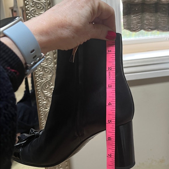 Kate Spade black leather boots with bow and patent leather accents - Picture 13 of 13